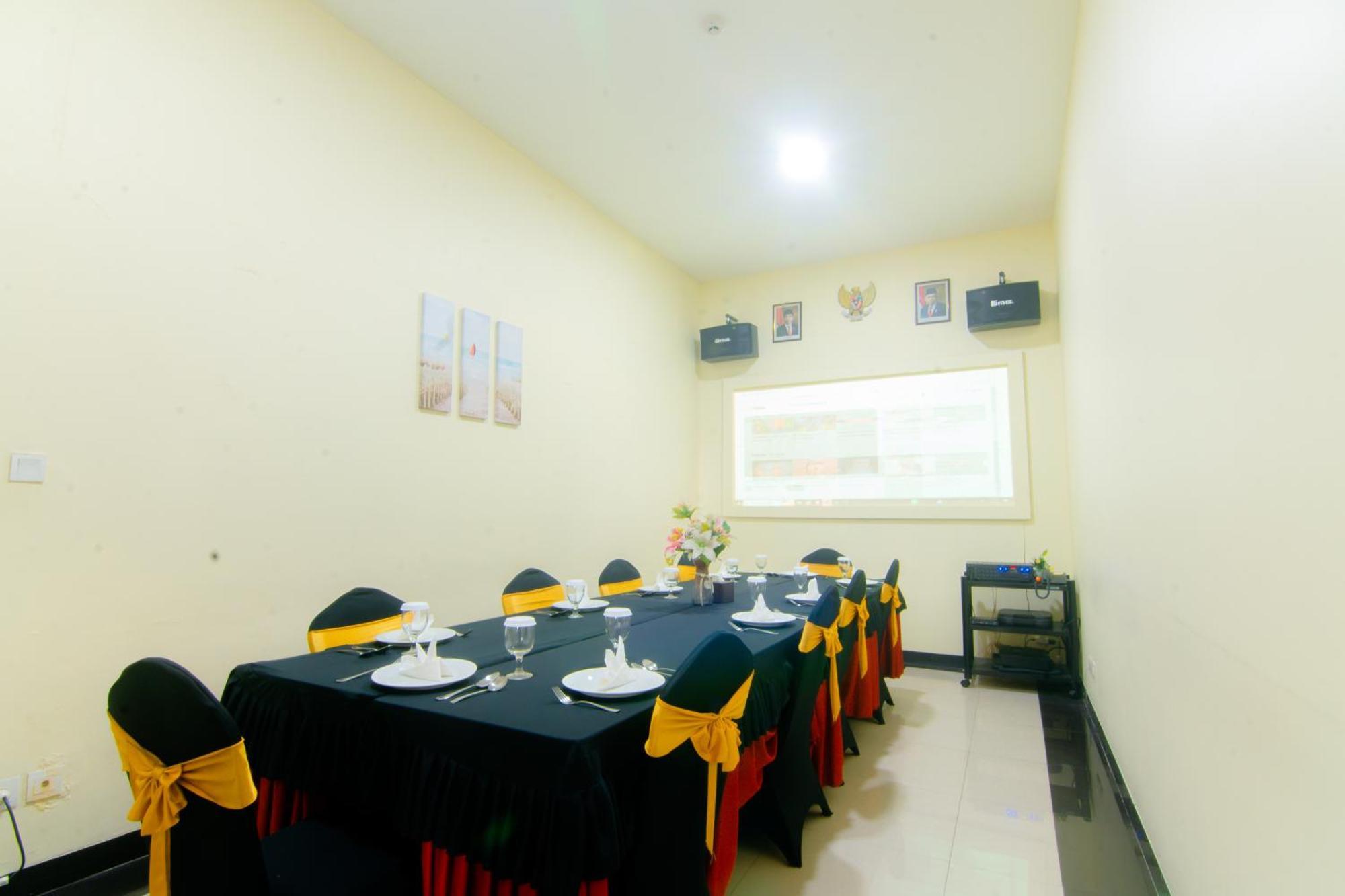 前一普瓦达迪酒店 Purwodadi  外观 照片